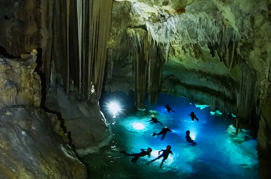 Abenteuer- und Schnorchelausflug in der Piratenhöhle auf Mallorca