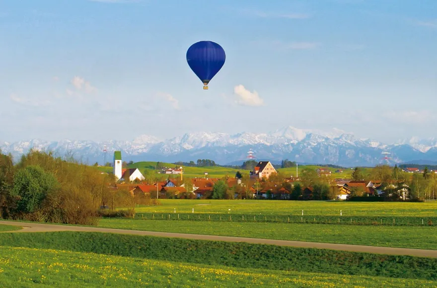 Alpenüberquerung im Heißluftballon Oy-Mittelberg
