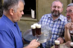 Altbier-Tour mit rheinischem Menü in Düsseldorf