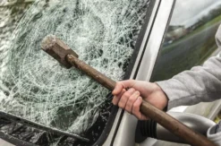 Auto zertrümmern für bis zu 5 Personen