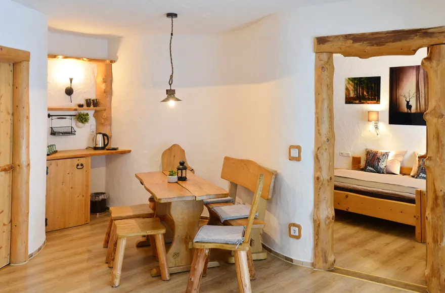 Übernachten im einzigartigen Erdhaus im Feriendorf Auenland für 2 (3 Nächte)