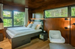 Übernachtung im Haus an der Mauer oder am Fundament (Mo-Do)