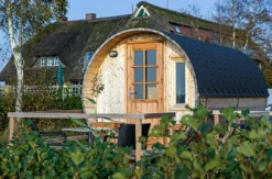 Übernachtung im Schlaffass am See Ostfriesland für 2
