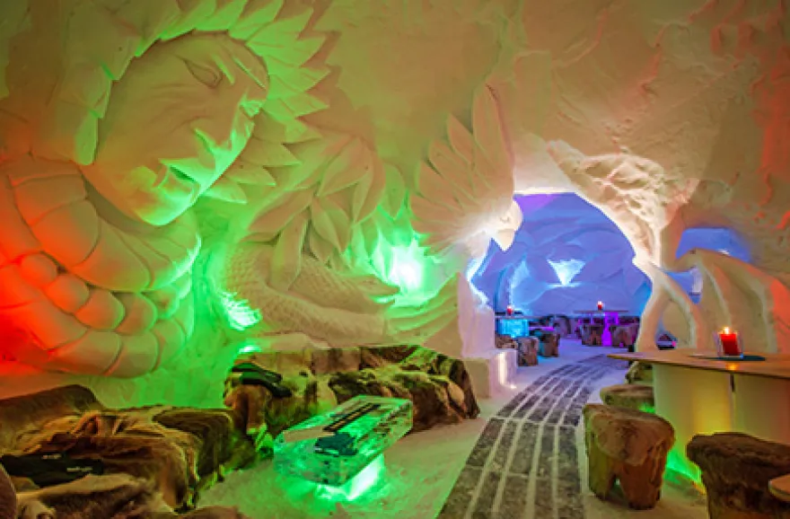Übernachtung mit Käsefondue im 4er-Iglu