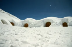 Übernachtung mit Käsefondue im 4er-Iglu