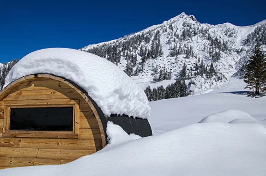 Übernachtung mit Käsefondue im 4er-Iglu