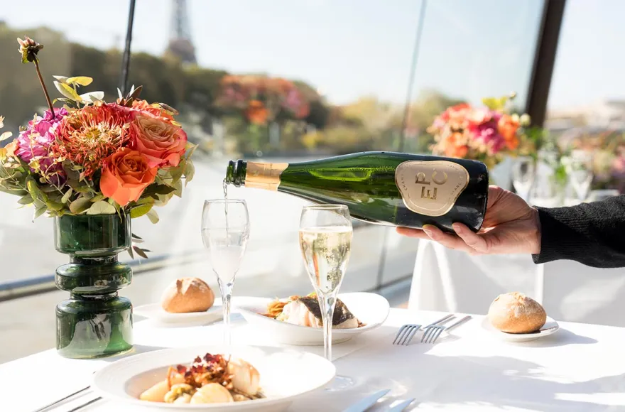 Bootsfahrt auf der Seine in Paris mit Mittagessen