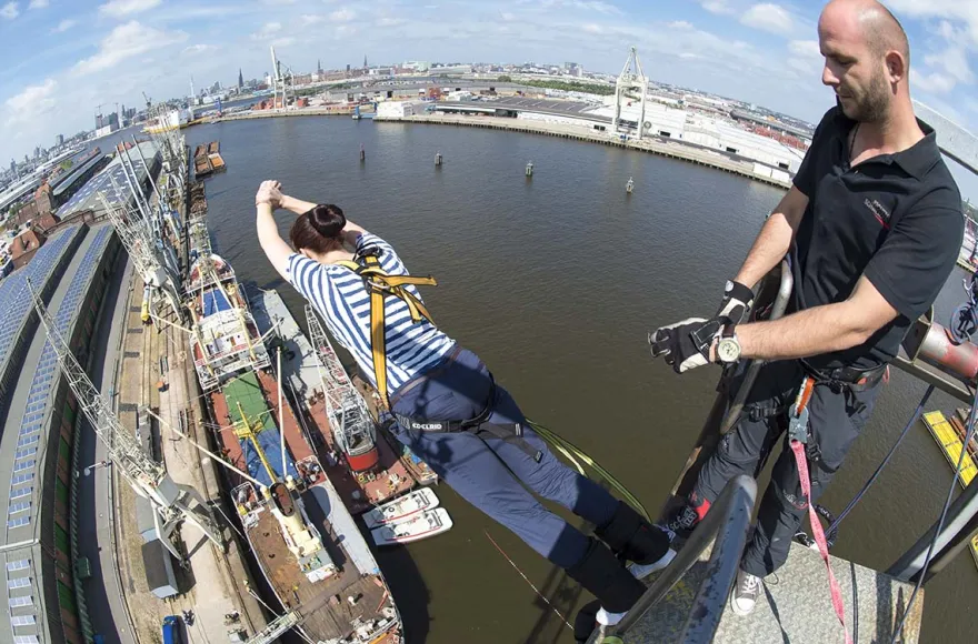 Bungee Jumping Hafenkran Hamburg
