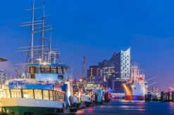 Candle Light Dinner & Hafenlichterfahrt Hamburg für 2