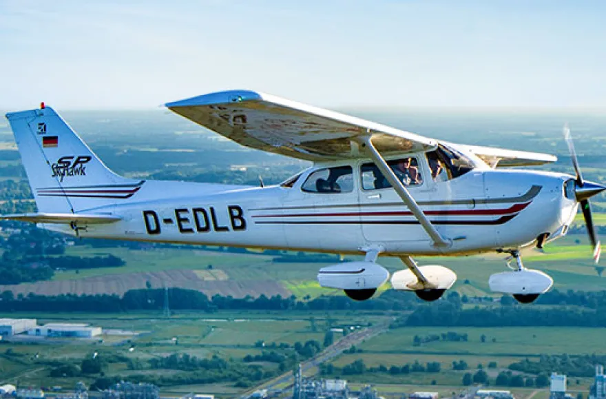 Cessna Rundflug & Candle Light Dinner Hamburg für 2
