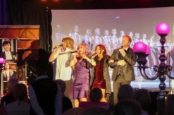 Das perfekte Schlager Dinner Waren (Müritz)