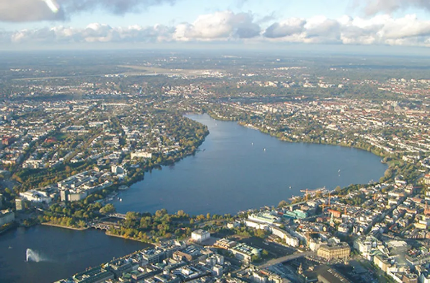 Familien-Rundflug über Hamburg für 3 (60 Min.)