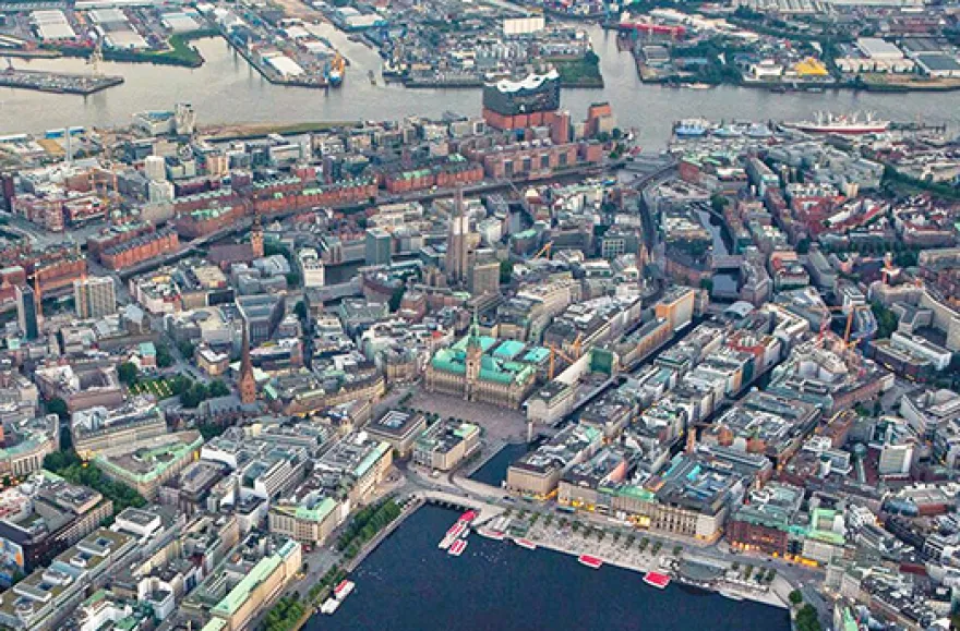 Familien-Rundflug über Hamburg für 3 (60 Min.)