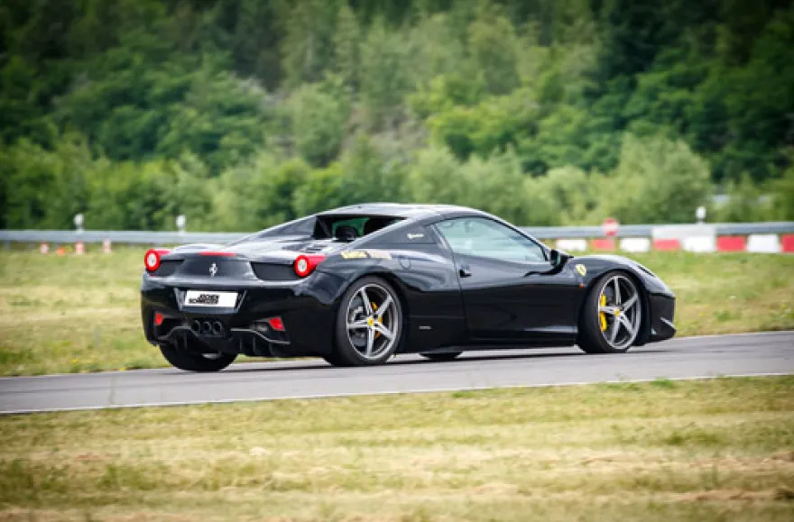 Ferrari 458 selber fahren (10 Runden)