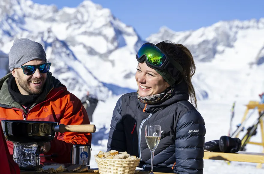 Fondue essen im Iglu Kühtai