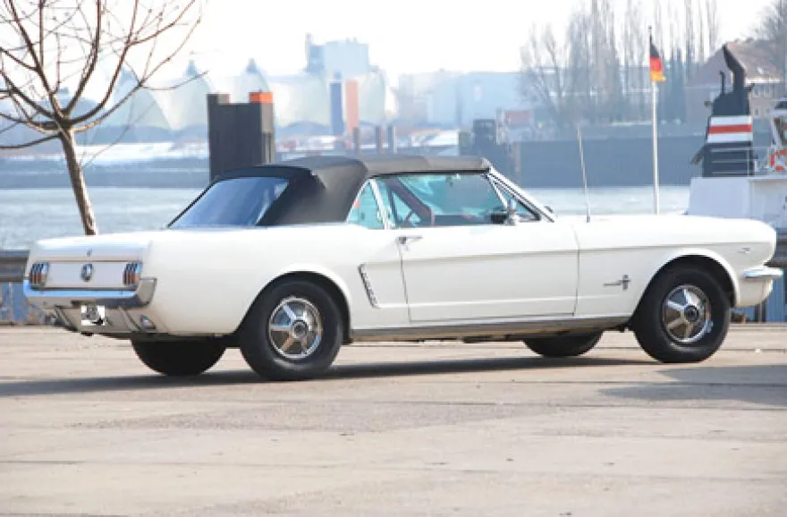 Ford Mustang Oldtimer fahren (2 Std.)