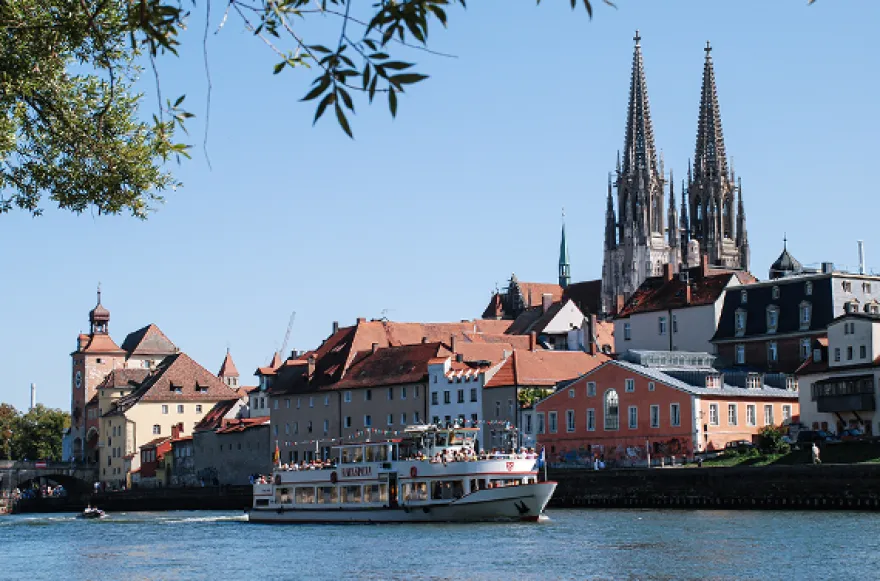 Frühstück Regensburg und Walhalla Schiffsrundfahrt für 2