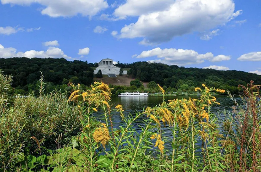 Frühstück Regensburg und Walhalla Schiffsrundfahrt für 2