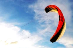 Lenk-Drachen fliegen in München