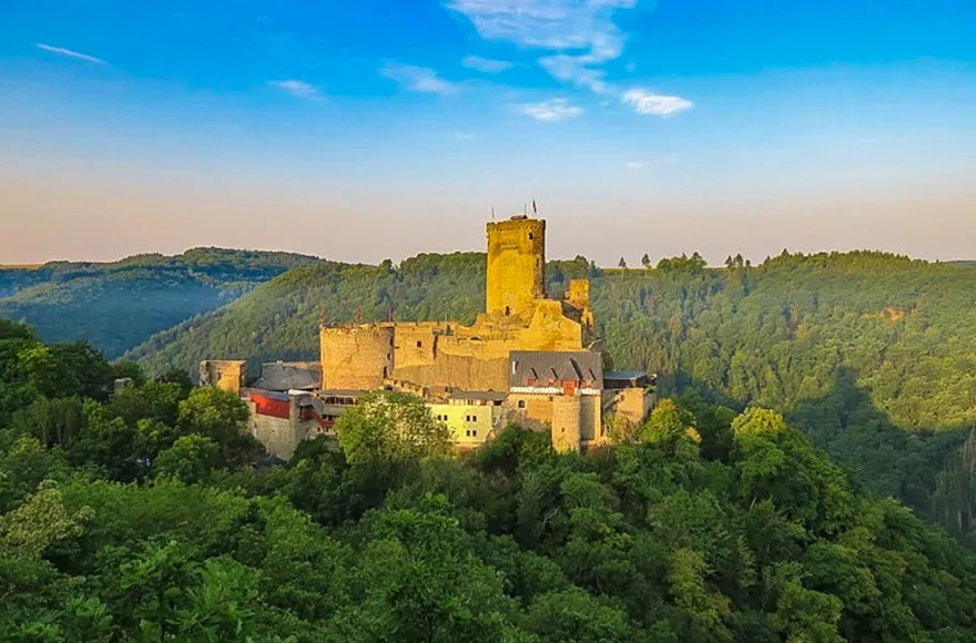 Mittelalter-Krimi & Dinner auf der Burg bei Koblenz