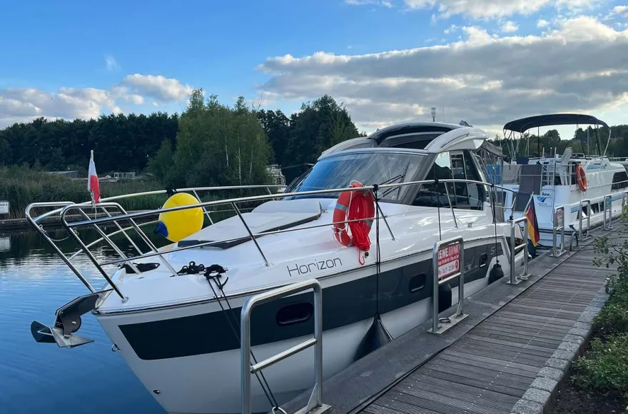 Motoryacht Waren (Day Cruise - 8 Std.)