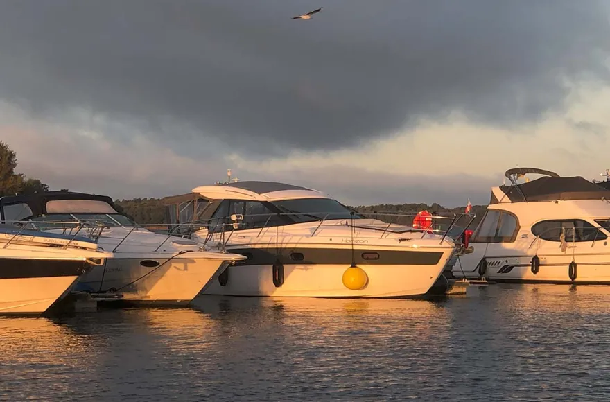 Motoryacht Waren (Family & Friends - 2 Std.)