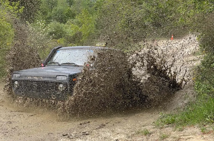 Offroad-Renntaxi am Nürburgring im LADA