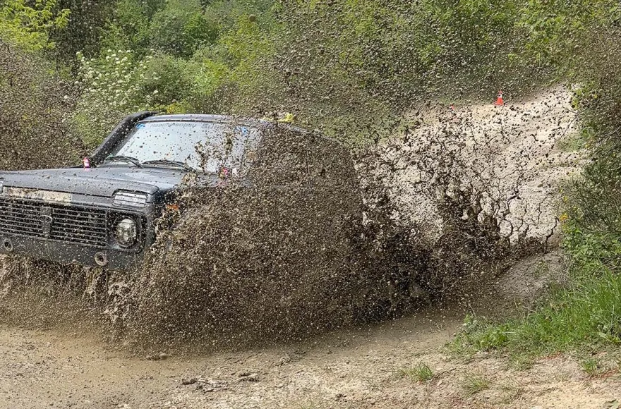 Offroad-Renntaxi am Nürburgring im LADA