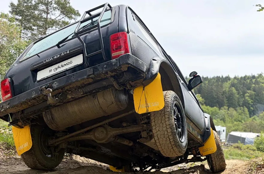 Offroad-Renntaxi am Nürburgring im LADA