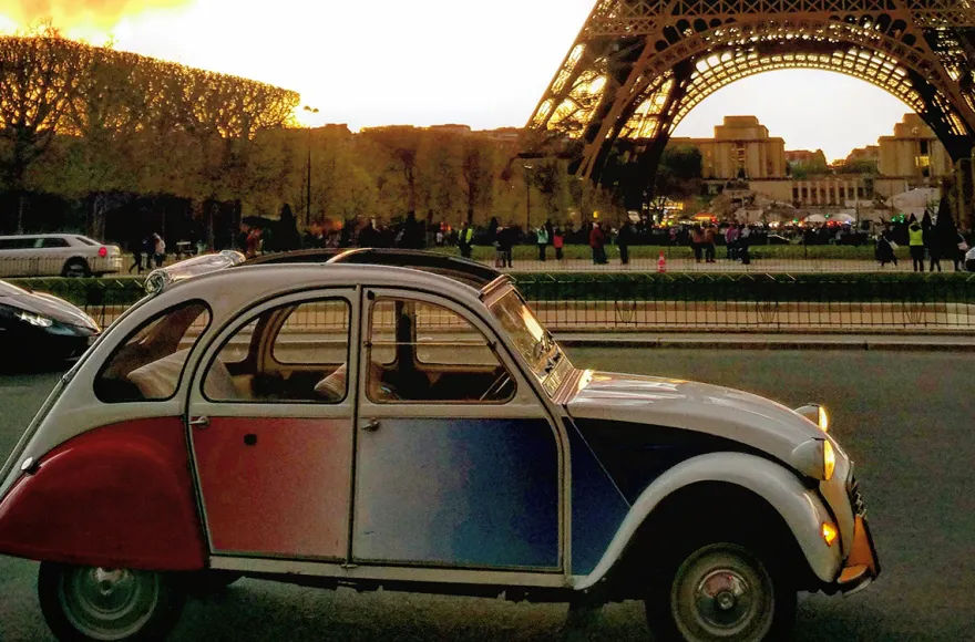 Paris Sightseeing in der Ente für 2