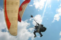 Pärchenflug mit 2 Gleitschirmen Schweiz
