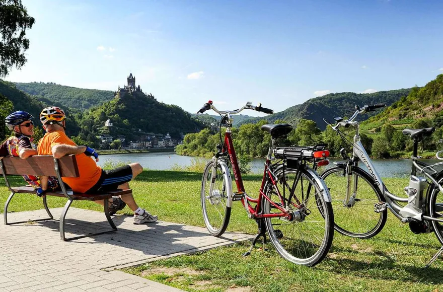 Radtour mit Schiff Zell (Mosel)