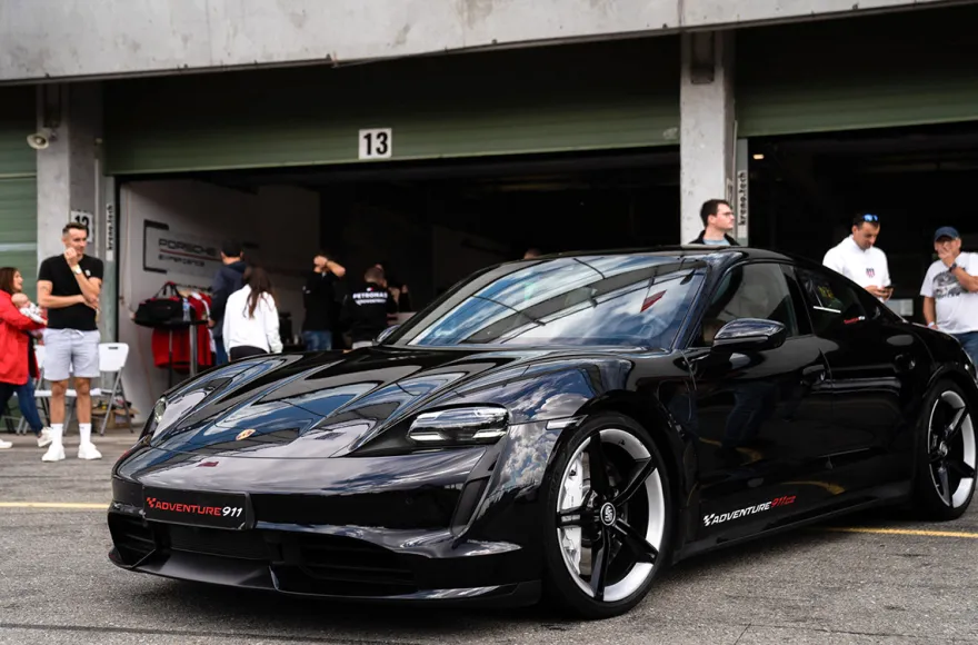Renntaxi (Porsche Taycan)