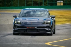 Renntaxi (Porsche Taycan)