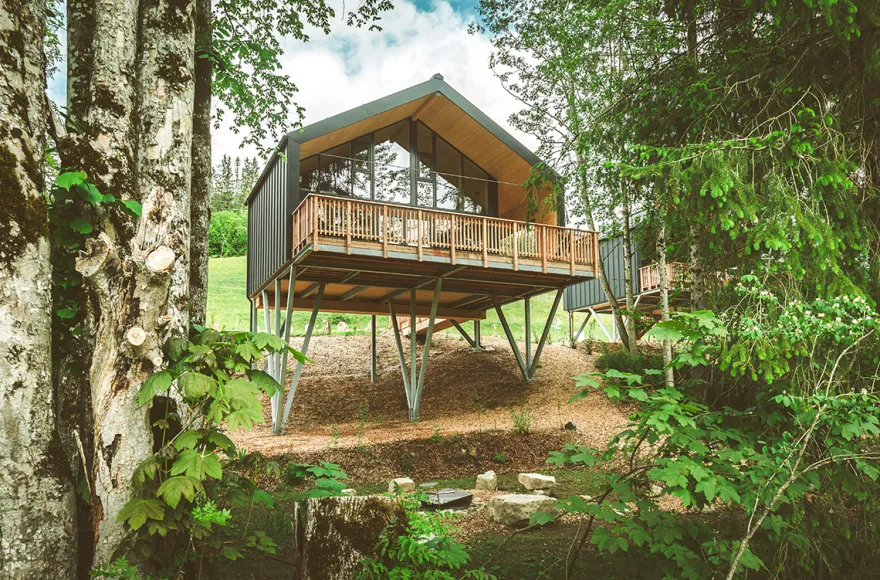 Romantikurlaub im Baumhaus Chalet für 2 (1 Nacht)