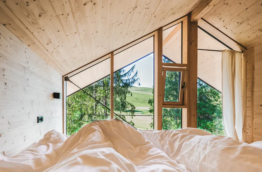 Romantikurlaub im Baumhaus Chalet für 2 (1 Nacht)
