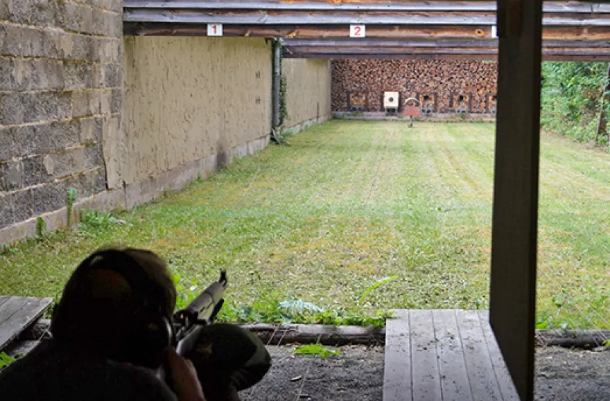 Schießtraining mit historischen Waffen
