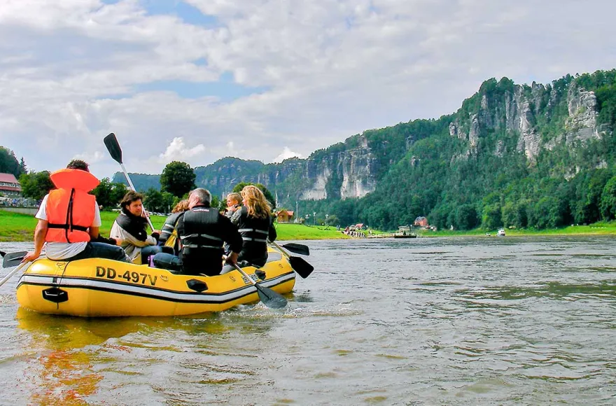 Schlauchboottour durch die Sächsische Schweiz