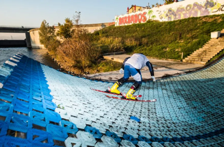 Ski- & Snowboard-Waterramp für Könner in Wien