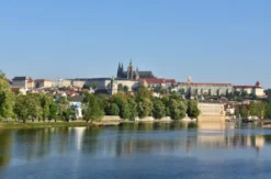 Stadtführung mit Bootsfahrt & Mittagessen in Prag