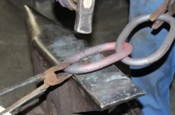 Symbolische Ringe schmieden für 2