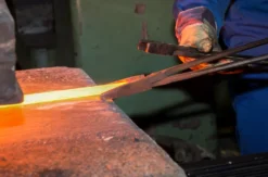 Symbolische Ringe schmieden für 2