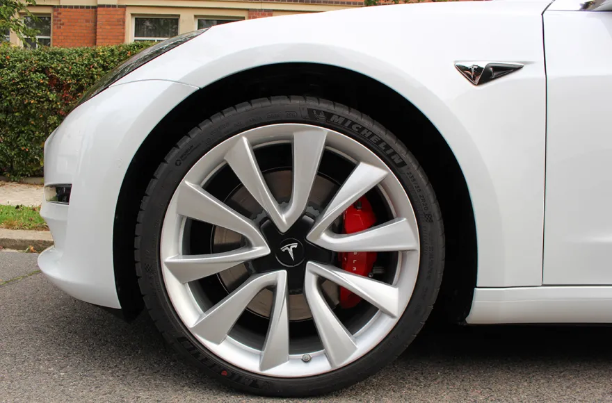 Tesla Model 3 Performance mieten Dresden (1 Tag)