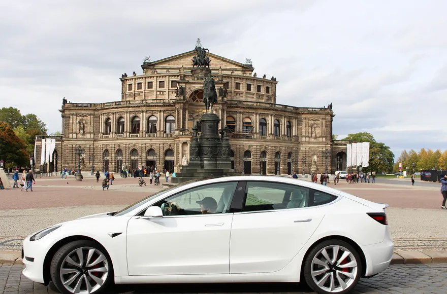 Tesla Model 3 Performance mieten Dresden (1 Tag)