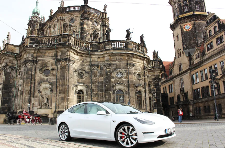Tesla Model 3 Performance mieten Dresden (1 Tag)