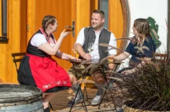 Urlaub mit Freunden im Weinfass mit Wellness Grub an der March